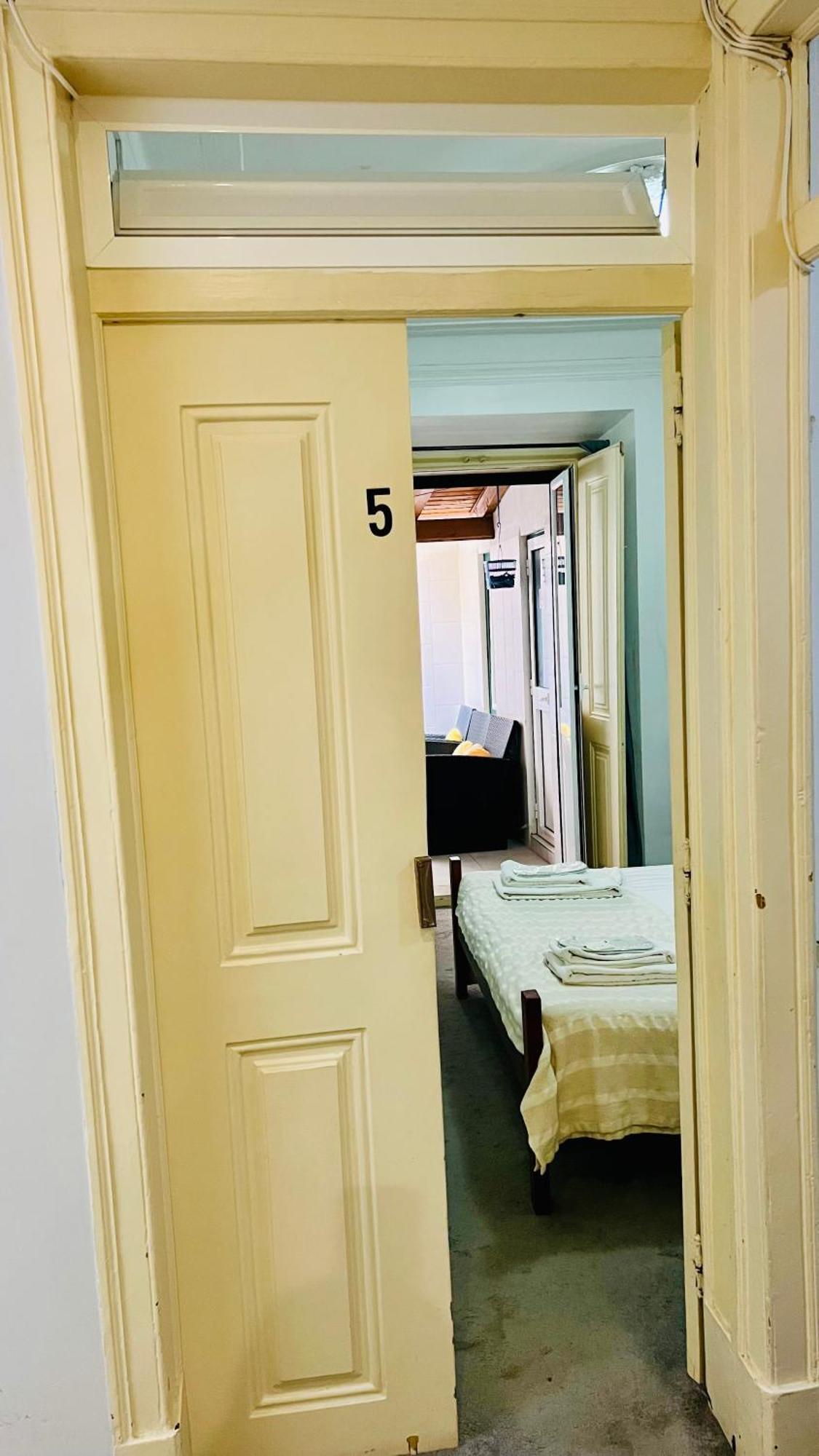 فندق Sao Lazaro Bhuiyan Family Host Lisboa المظهر الخارجي الصورة